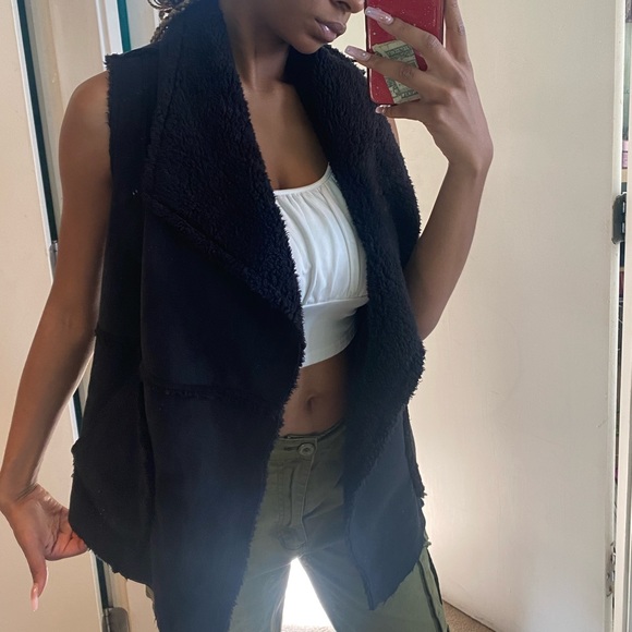 2 for $30 sherpa vest - Picture 4 of 7